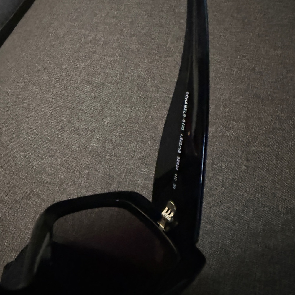 Chanel RECTANGLE SUNGLASSES - Picture 6 of 9